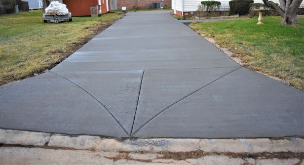 Apron Pouring in Elmhurst